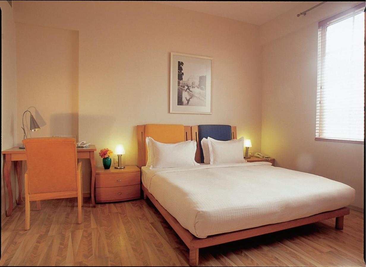 The Gordon House Hotel, Colaba Mumbai Dış mekan fotoğraf
