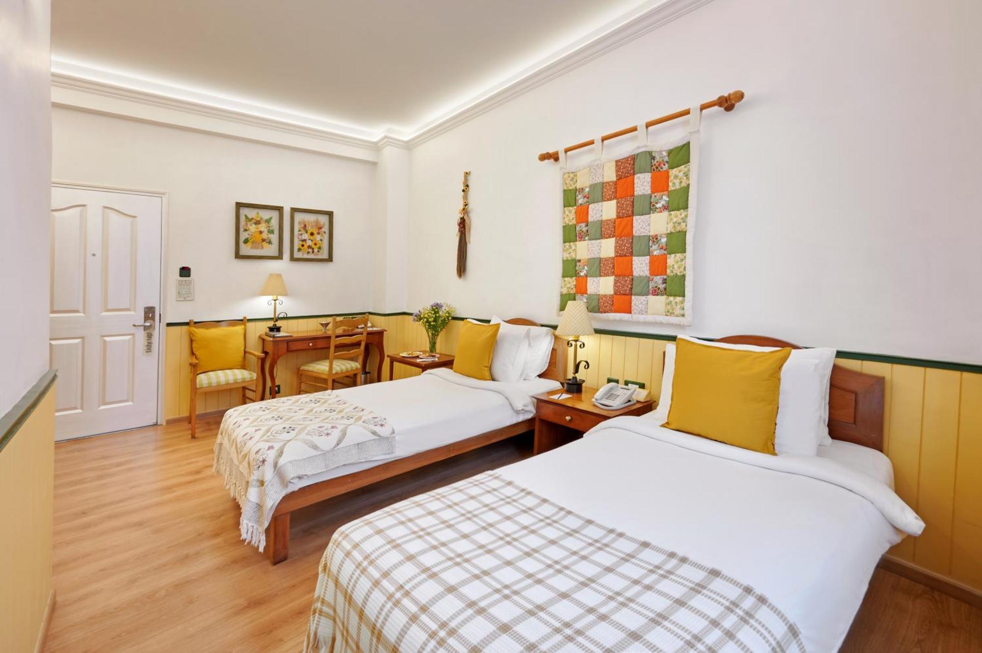 The Gordon House Hotel, Colaba Mumbai Dış mekan fotoğraf